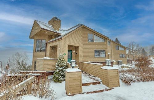 Bretton Woods Casa | C15 Ski-In Ski-Out Townhouse with Hot Tub & Stunning Mount Washington Views, Pets welcome