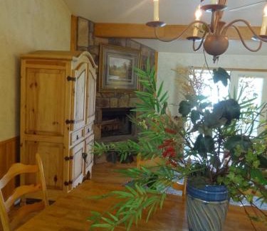 Mount Ida Casa | C16, Two bedroom, two bath, log-sided Harbor North luxury cottage with hot tub, cottage