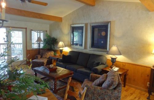 Mount Ida Casa | C16, Two bedroom, two bath, log-sided Harbor North luxury cottage with hot tub, cottage