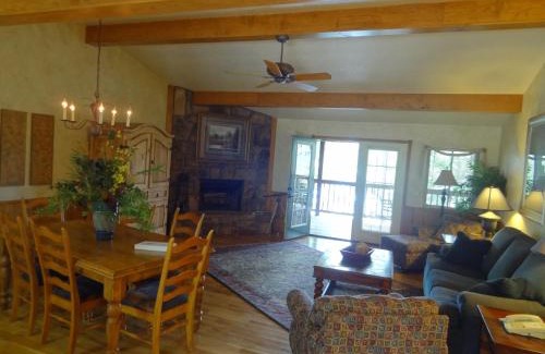 Mount Ida Casa | C16, Two bedroom, two bath, log-sided Harbor North luxury cottage with hot tub, cottage