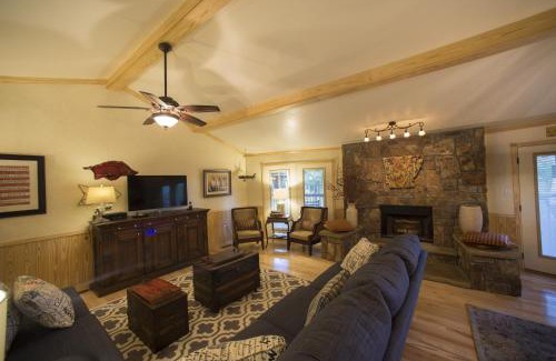 Mount Ida Casa | C21, Three bedroom, three bath log-sided, luxury Harbor North cottage with hot tub cottage