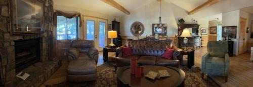 Mount Ida Casa | C23, Two bedroom, two bath log-sided, luxury Harbor North cottage with hot tub cottage