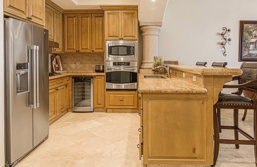 Buzzards Condominio | C302 Oceanview Penthouse with the Beachfront Club and Fitness Center Access