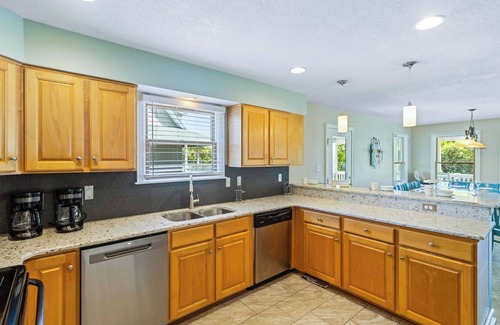 Ocean Hill Casa | C5058 Close to the Beach! Dogs Ok!Free Pool Heat March through May! Specials!