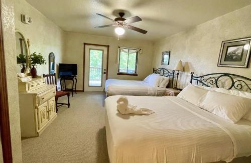 Mount Ida Casa | C9, Two bedroom, two bath, log-sided, lake view cottage with hot tub cottage