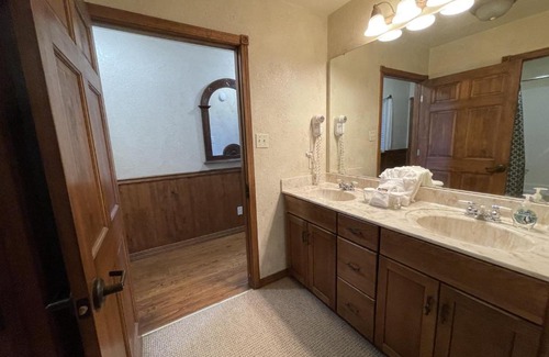 Mount Ida Casa | C9, Two bedroom, two bath, log-sided, lake view cottage with hot tub cottage