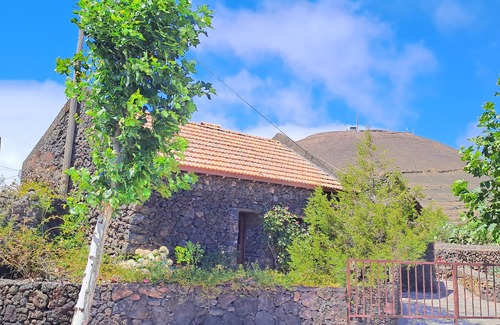 Valverde Cabaña | Casa Rural Aborigen Bimbache con original baño de lava