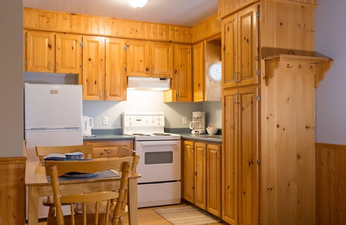 Glenburnie-Birchy Head-Shoal Brook Cabaña | Middle Brook Cottages & Chalets