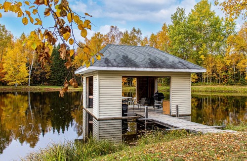 Notre-Dame-Auxiliatrice-de-Buckland Cabina | Dôme Forestier: Glamping, nature, stars, comfort, shared kitchen, CITQ304716.