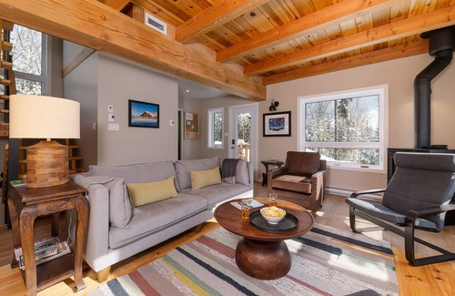Petite-Riviere-Saint-Francois Cabaña | Cottage in Charlevoix Québec. Ski, whales watching and more