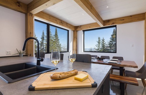 Petite-Riviere-Saint-Francois Villa | Chalet Valhalla - views, hot tub and coziness - less than 15km from Le Massif