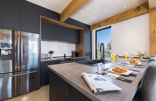 Petite-Riviere-Saint-Francois Villa | Chalet Valhalla - views, hot tub and coziness - less than 15km from Le Massif
