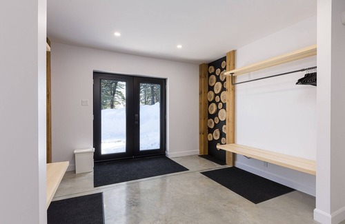 Petite-Riviere-Saint-Francois Villa | Chalet Valhalla - views, hot tub and coziness - less than 15km from Le Massif