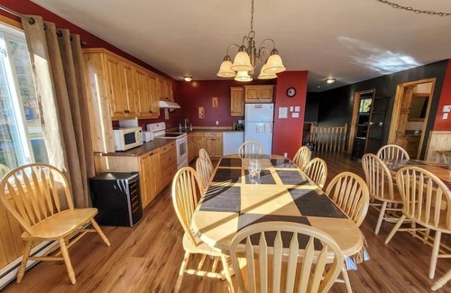 Petite-Riviere-Saint-Francois Chalet De Esquí | Hôtel à la maison - La Maison Elsa, fleuve et ski