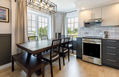 Petite-Riviere-Saint-Francois Condominio | Condo 1114 Cozy waterfront condo