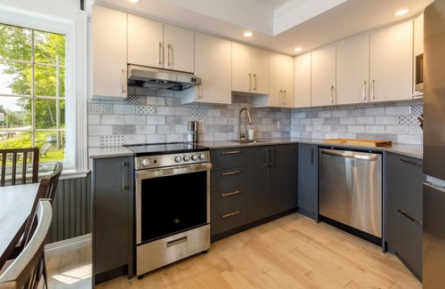 Petite-Riviere-Saint-Francois Condominio | Condo 1114 Cozy waterfront condo