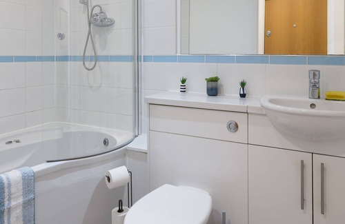 Gabalfa Apartamento | Entire rental unit hosted by Faisal