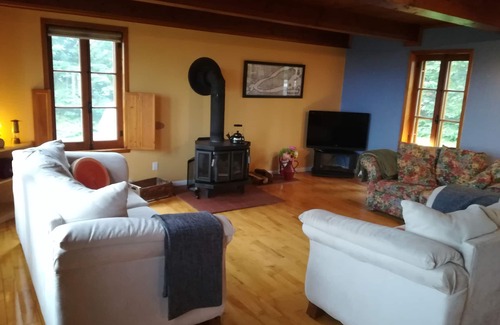 Saint-Laurent-de-l'ile d'Orleans Casa | La casa del río en los campos.