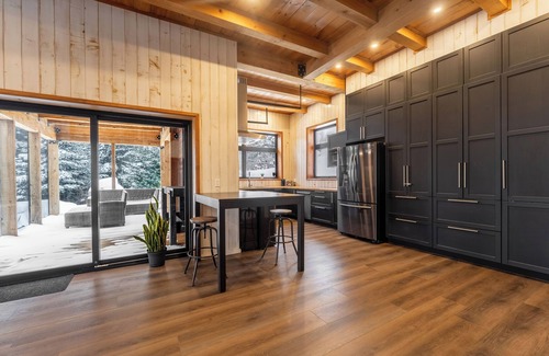 Ste-Lucie-des-Laurentides Chalet De Esquí | Chalet de l'Artisan | Spa | Fireplace | BBQ | Boardgames