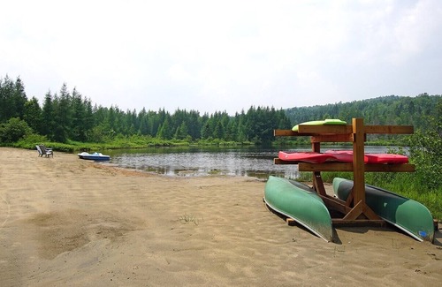 Sainte-Marguerite-du-Lac-Masson Chalet De Esquí | Discover Glamping in the comfort of this mini chalet