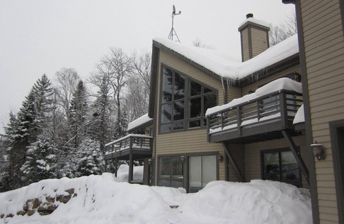 Sainte-Marguerite-du-Lac-Masson Chalet De Esquí | Panoramic view of Lac Masson. A lot of activities!