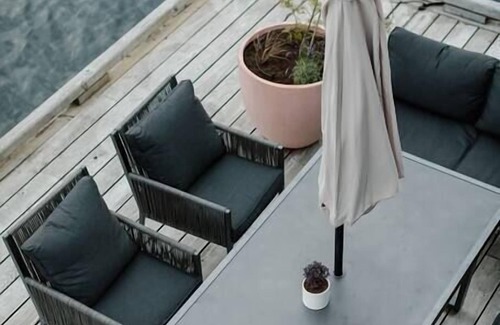Halfmoon Bay Casa | The Float House Lodge at Secret Cove