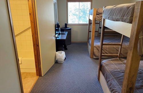 Unorganized Centre Parry Sound Cabina | Bucks Lodge and Grill