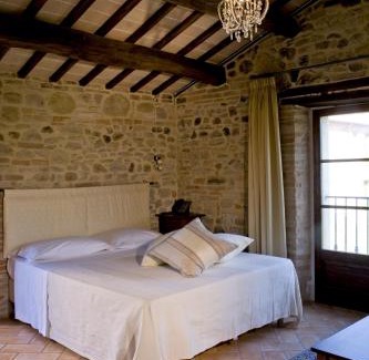 Montecalvo in Foglia Casa | Ca' Virginia Country House Wellness