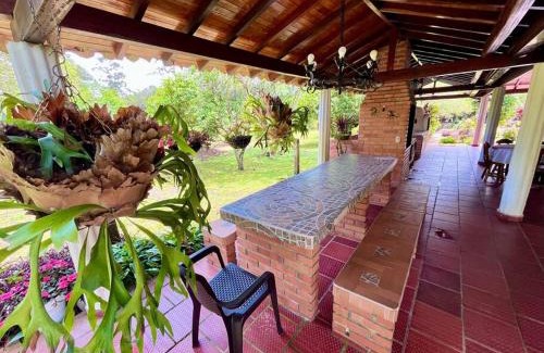 Piedecuesta Casa | Cabaña amplia con piscina, naturaleza y cercana
