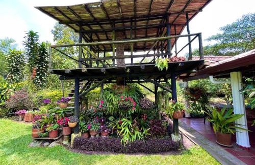 Piedecuesta Casa | Cabaña amplia con piscina, naturaleza y cercana