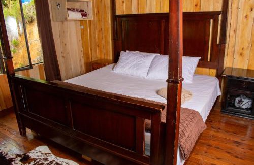 Agua Caliente Chalet De Esquí | Cabaña Ave Del Paraiso