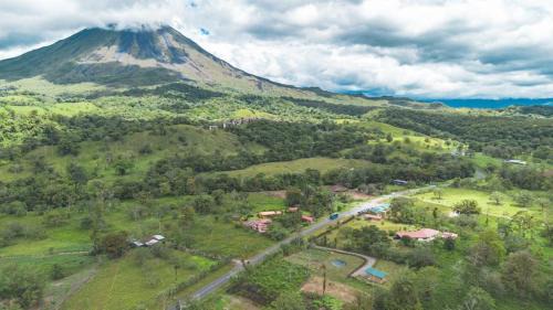 Aguas termales de Arenal Apartamento | Cabaña Buganvilia Jardines & Volcán