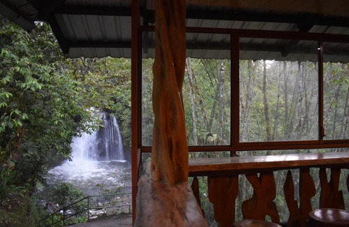 Región amazónica de Ecuador Villa | Cabaña Cascada Hollín