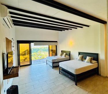 Sopetran Casa | Cabaña Cedro Amarillo - moderna con jacuzzi en Sopetran, cerca de Medellín