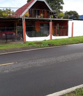 Volcan Chalet De Esquí | Cabaña con patio y tres cuartos