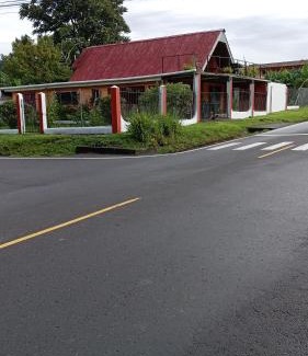 Volcan Chalet De Esquí | Cabaña con patio y tres cuartos