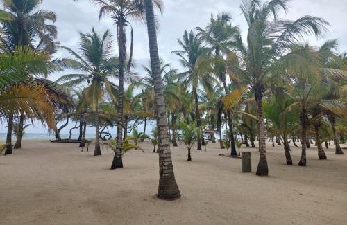 San Antero Casa | Cabaña frente al mar en la playa del Calao