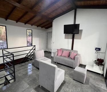El Penol Chalet De Esquí | Cabaña Las Flores en Guatapé