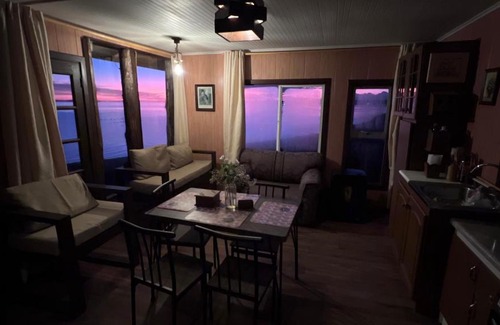 Lenca Casa | Cabaña para 3 un ambiente orilla de playa Patagonia carretera Austral