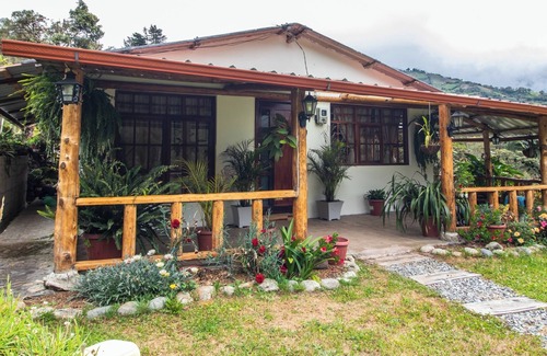 Baños de Agua Santa Cabina | "Cabaña Pradera Real - Naturaleza, Montañas y Relajación cerca de Baños"