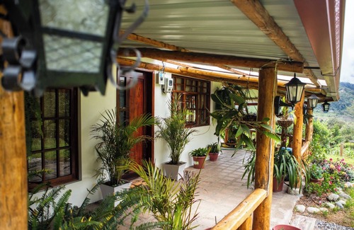 Baños de Agua Santa Cabina | "Cabaña Pradera Real - Naturaleza, Montañas y Relajación cerca de Baños"