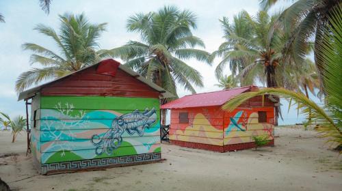 Carti Tupile Casa | Cabaña Romantica frente al mar de isla Chichime Guna Yala
