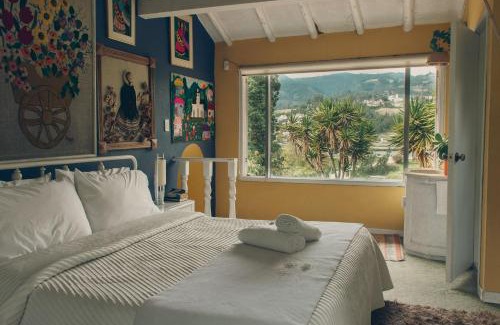 Paipa Chalet De Esquí | Cabaña típica Boyacense! con vista al lago y chimenea