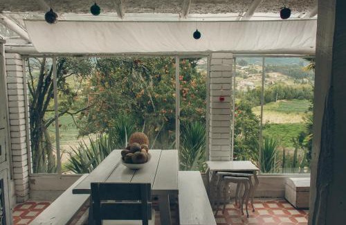 Paipa Chalet De Esquí | Cabaña típica Boyacense! con vista al lago y chimenea