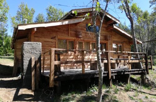 Pucon Casa | Cabaa rstica 2 maravillosa,con troncos nativos, con orilla de Ro Trancura