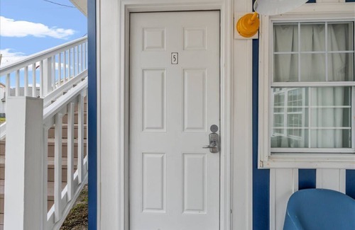 Crescent Beach Apartamento | Cabana Beach 5 3BR Condo Just Steps from the Ocean