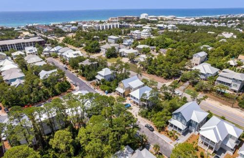 Lakeside at Blue Mountain Beach Casa | Cabana Blue by AvantStay Walk to Beach Golf CartBikes Included Pool Access
