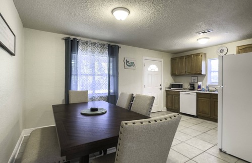 Northwest Pensacola Casa | Cabana Cottage Centrally Located!
