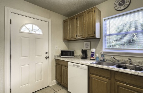 Northwest Pensacola Casa | Cabana Cottage Centrally Located!