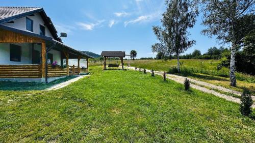 Poiana Marului Casa | Cabana cu ciubăr din Larguta